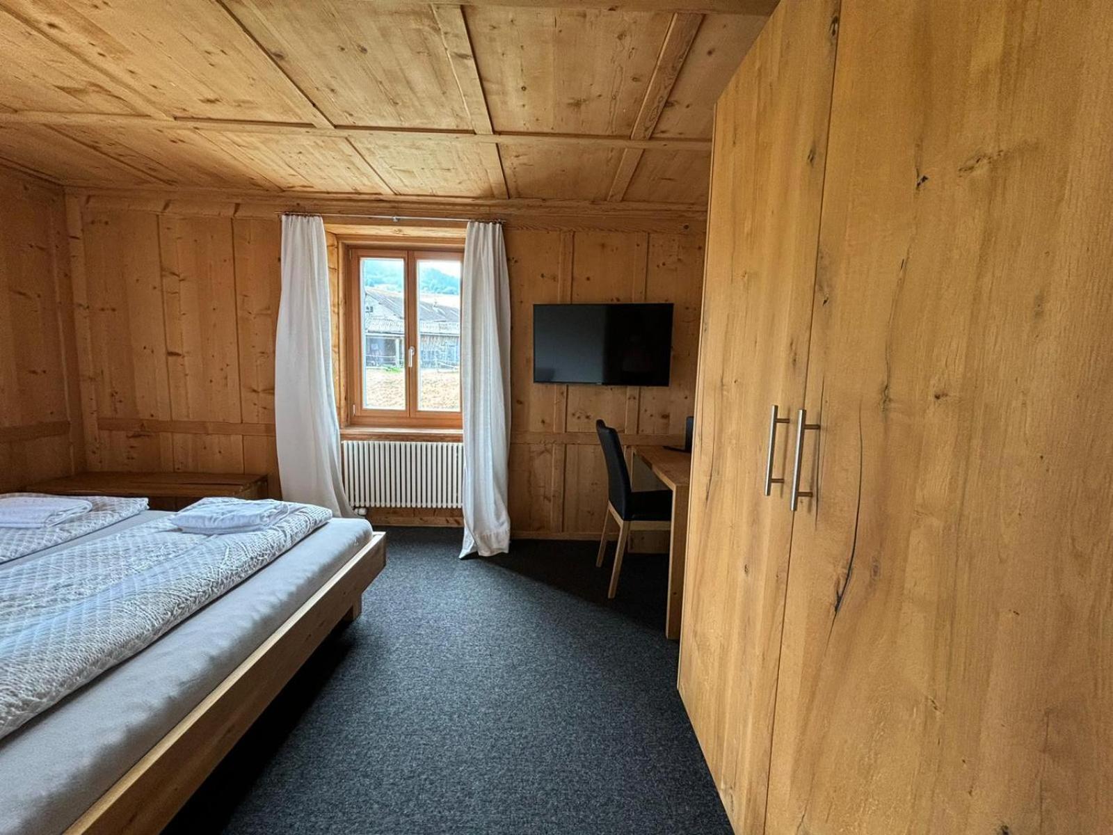 Landgasthof Zum Glenner Ilanz/Glion Екстериор снимка