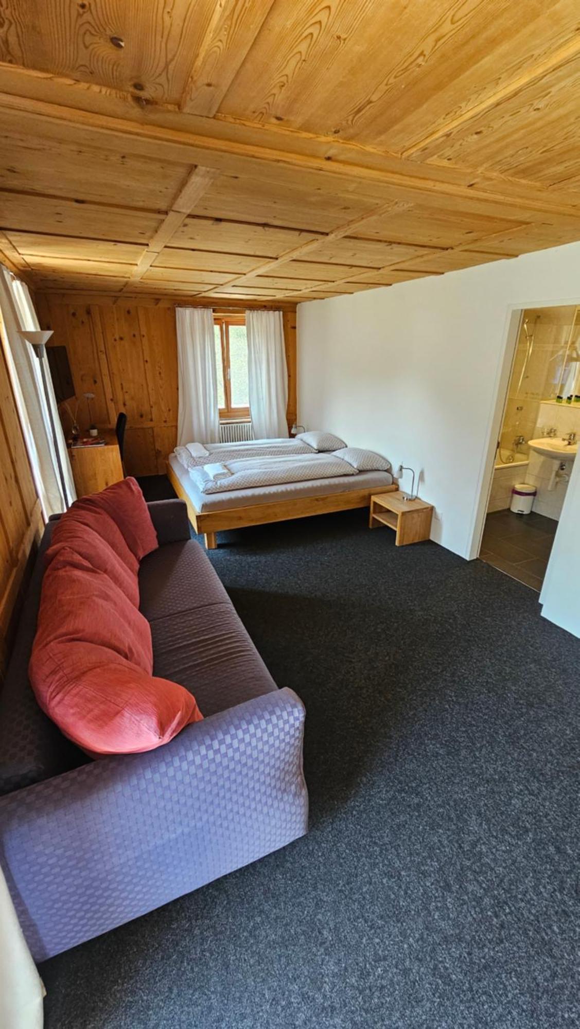 Landgasthof Zum Glenner Ilanz/Glion Екстериор снимка
