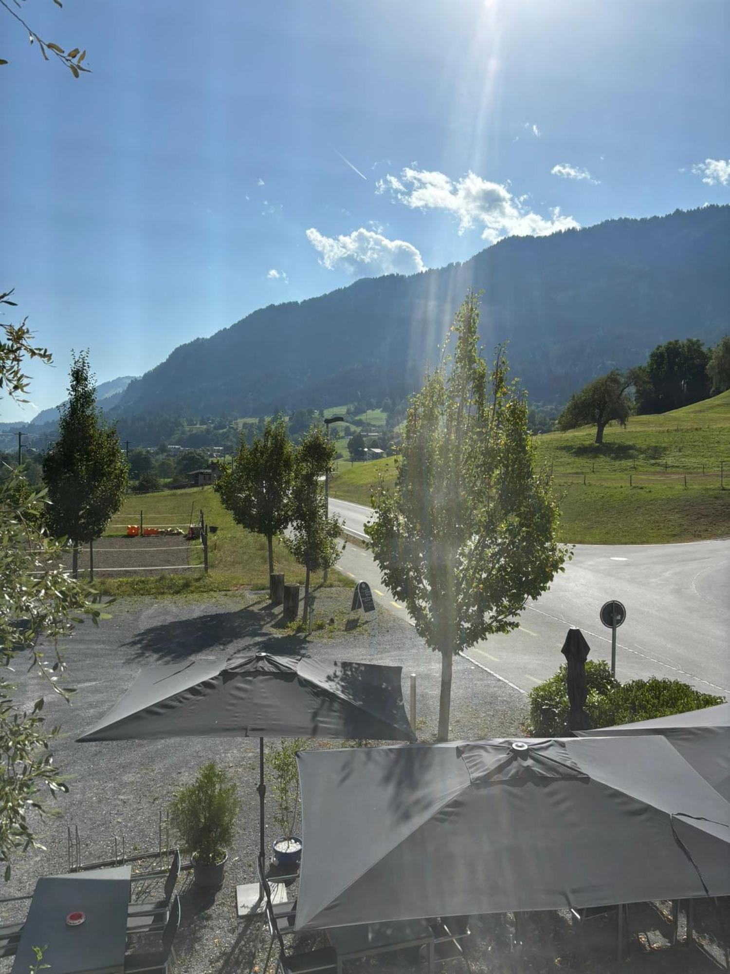 Landgasthof Zum Glenner Ilanz/Glion Екстериор снимка