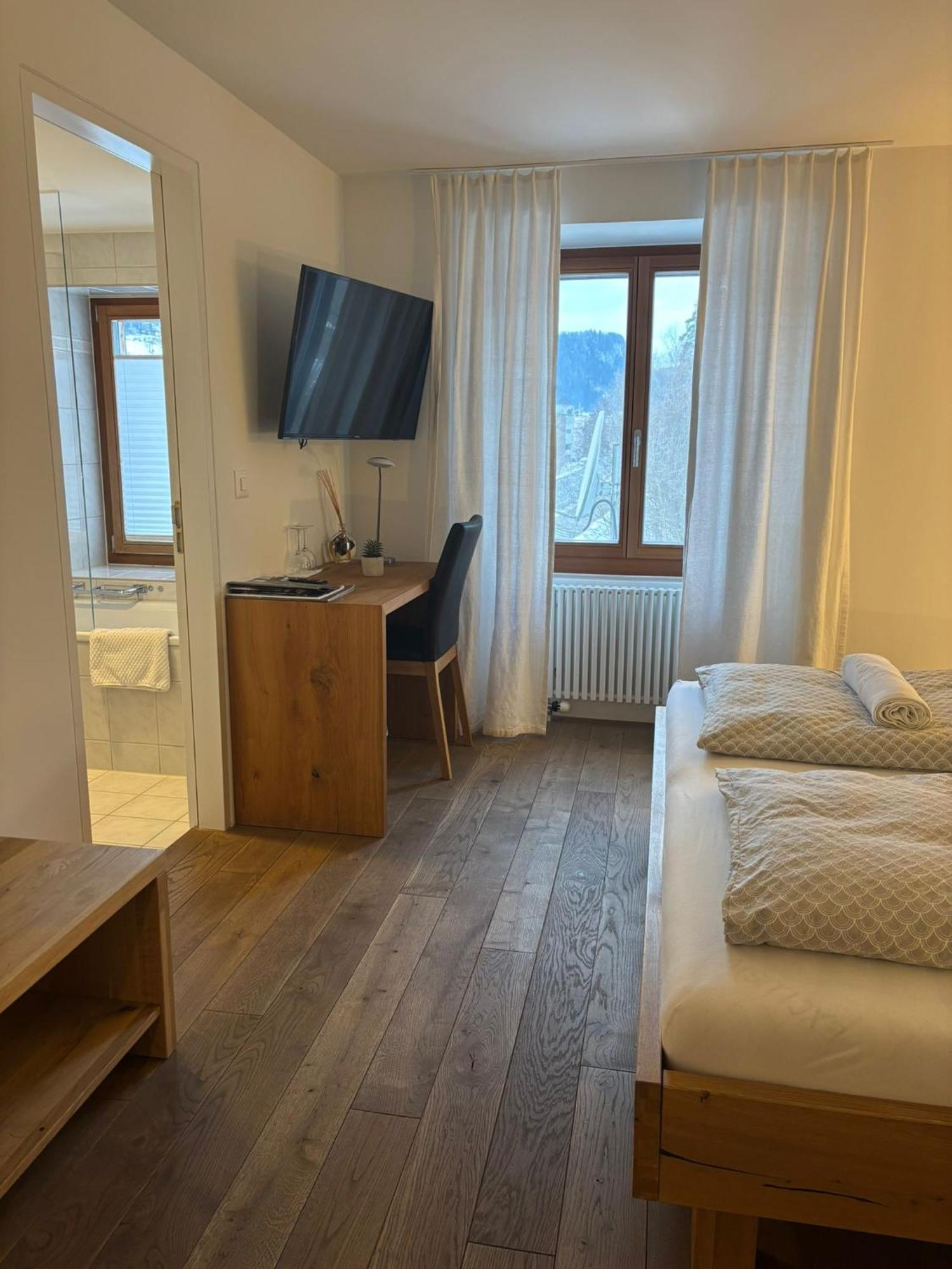 Landgasthof Zum Glenner Ilanz/Glion Екстериор снимка